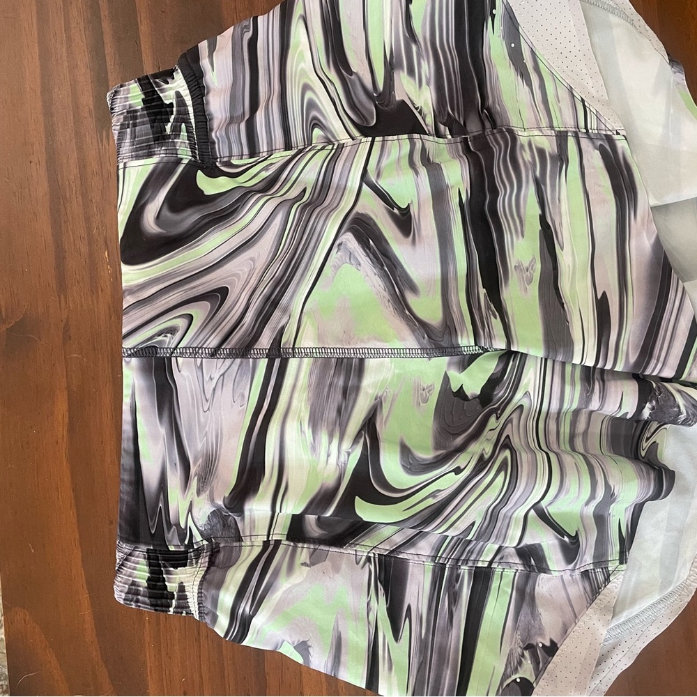 Lululemon high rise hotty hot shorts